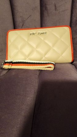 Betsey Johnson xo becca beige quilted wristlet