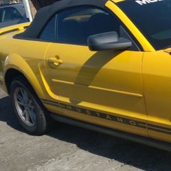 Ford Mustang convertible driver side Door With Everything On It Like You See In The Picture!!!