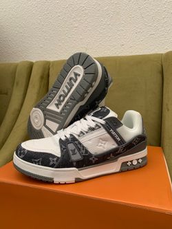 Lv trainer gray