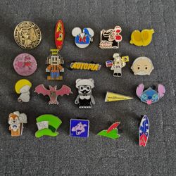 20 Disney trading pins lot set.Tradeable at all disney parks.