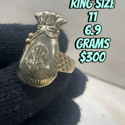10k Ring Size 11    6.9 Grams 
