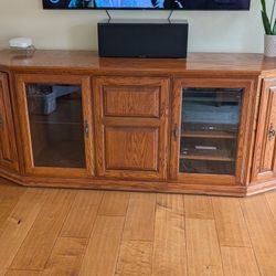 TV Stand/ Entertainment Center
