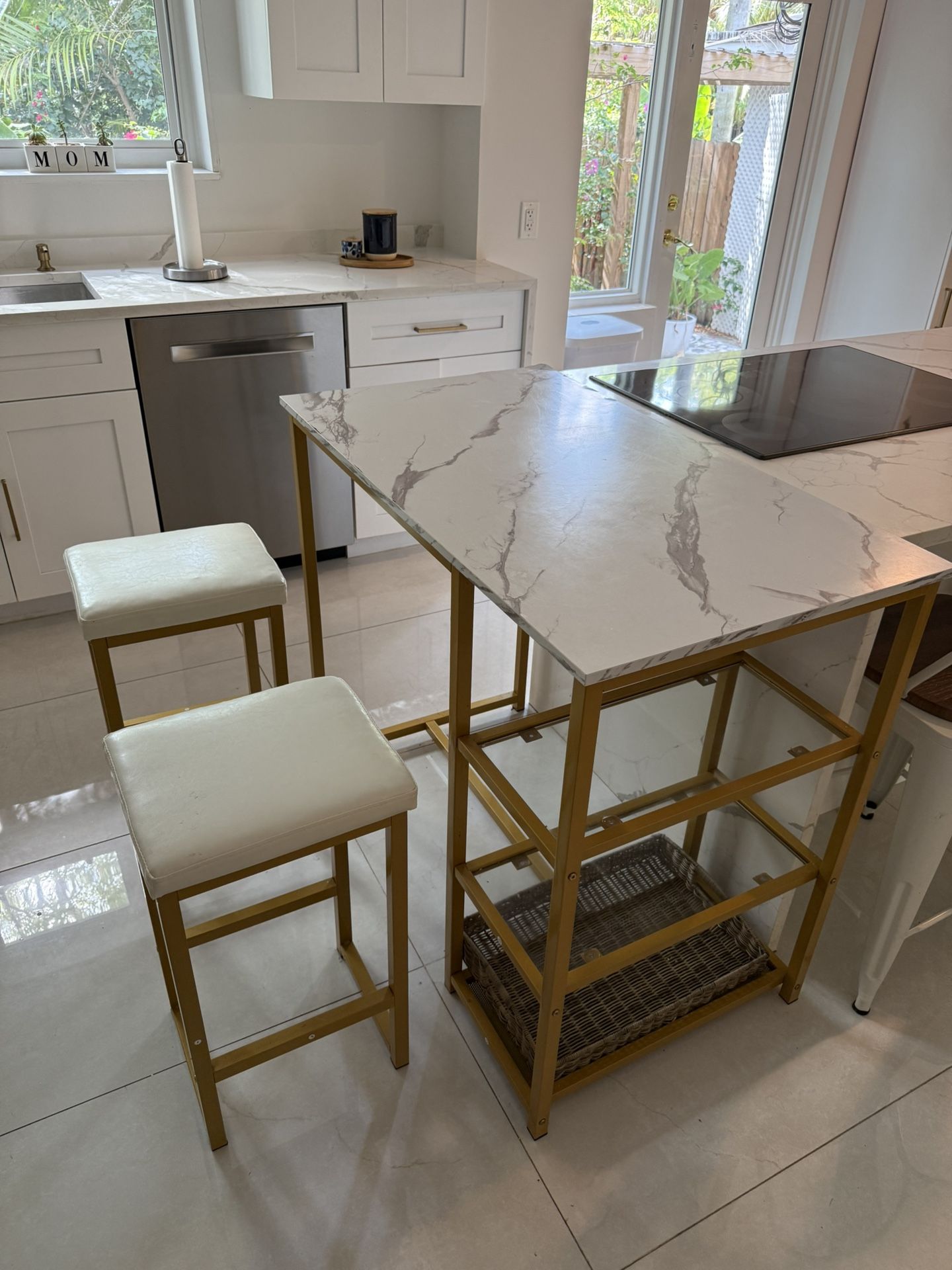 Bar Counter With Bar Stools 