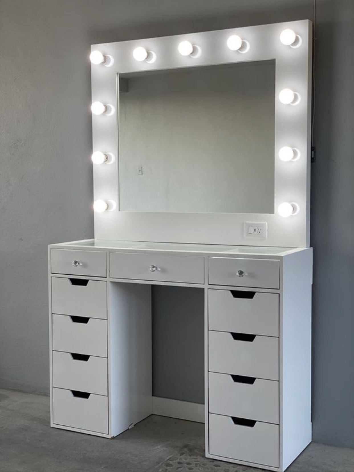 Vanity set with XL Mirror