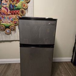  2 Door Mini Refrigerator