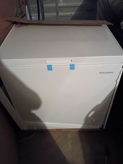 INSIGNIA CHEST FREEZER