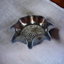 10" Diameter exceptional Vintage Glass Art Wave Bowl With Grapevine Design candy dish