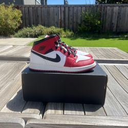 Nike Red + Black ‘Chicago’ Jordan 1 Mid Basketball Sneaker Kids 7 / Women’s 8.5