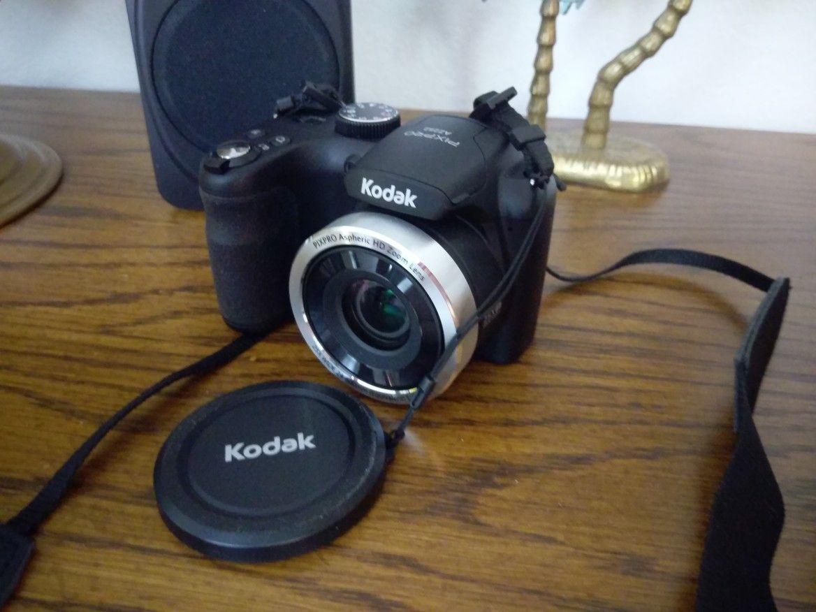 Kodak PixPro AZ 252 Digital Camera 16 megapixels, 16 MB memory Also Is High Definition Video Cam, New