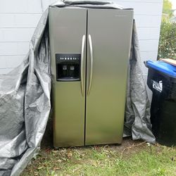 Frigidaire Side By Side Ice Cold For Sale In Pine Hills
