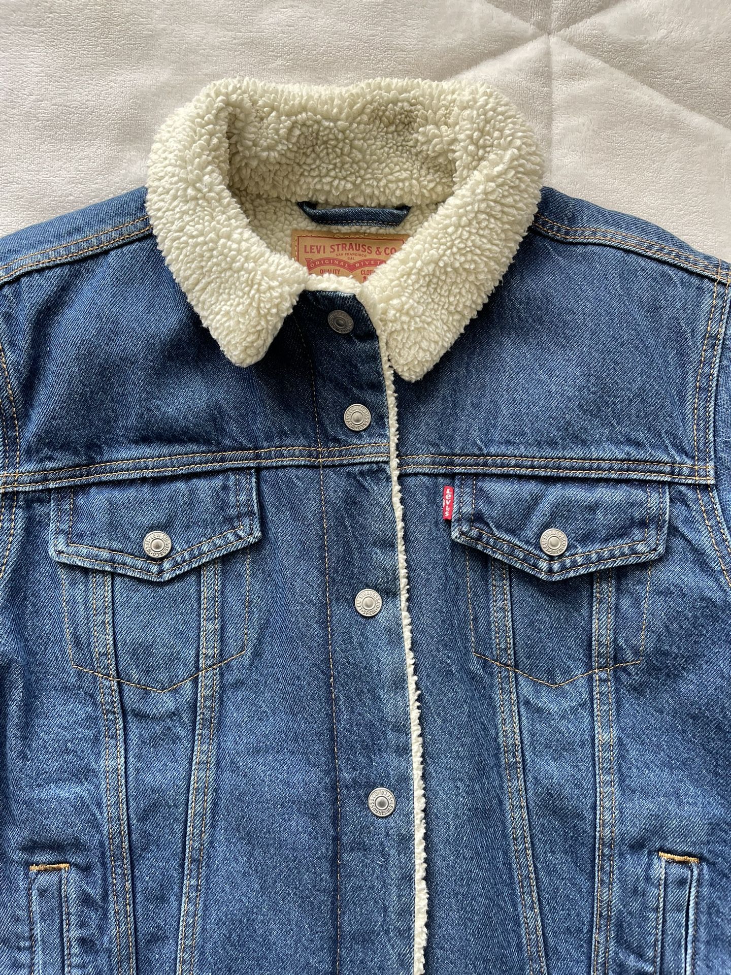 Size XL // Levi’s Sherpa Trucker Jacket