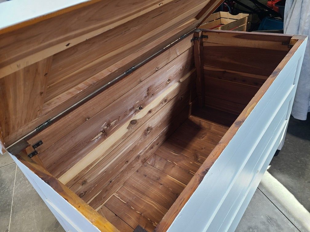 Large Cedar Chest For Blankets Or Misc