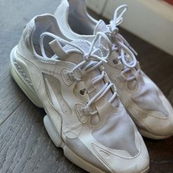 Nike Air Max – White, Size 8 US