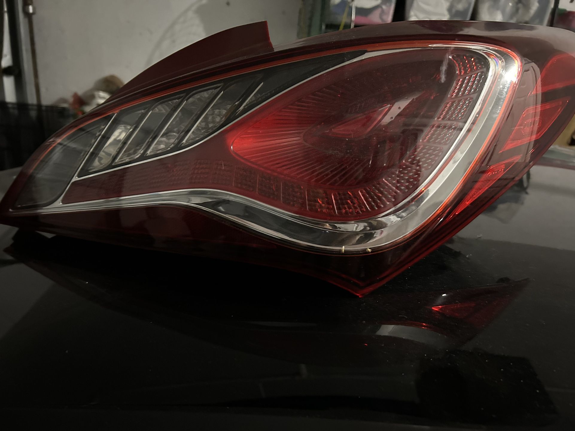 HYUNDAI GENESIS COUPE TAIL LIGHT