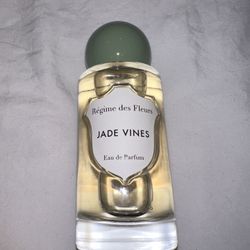 Regime Des Fleurs Jade Vines 