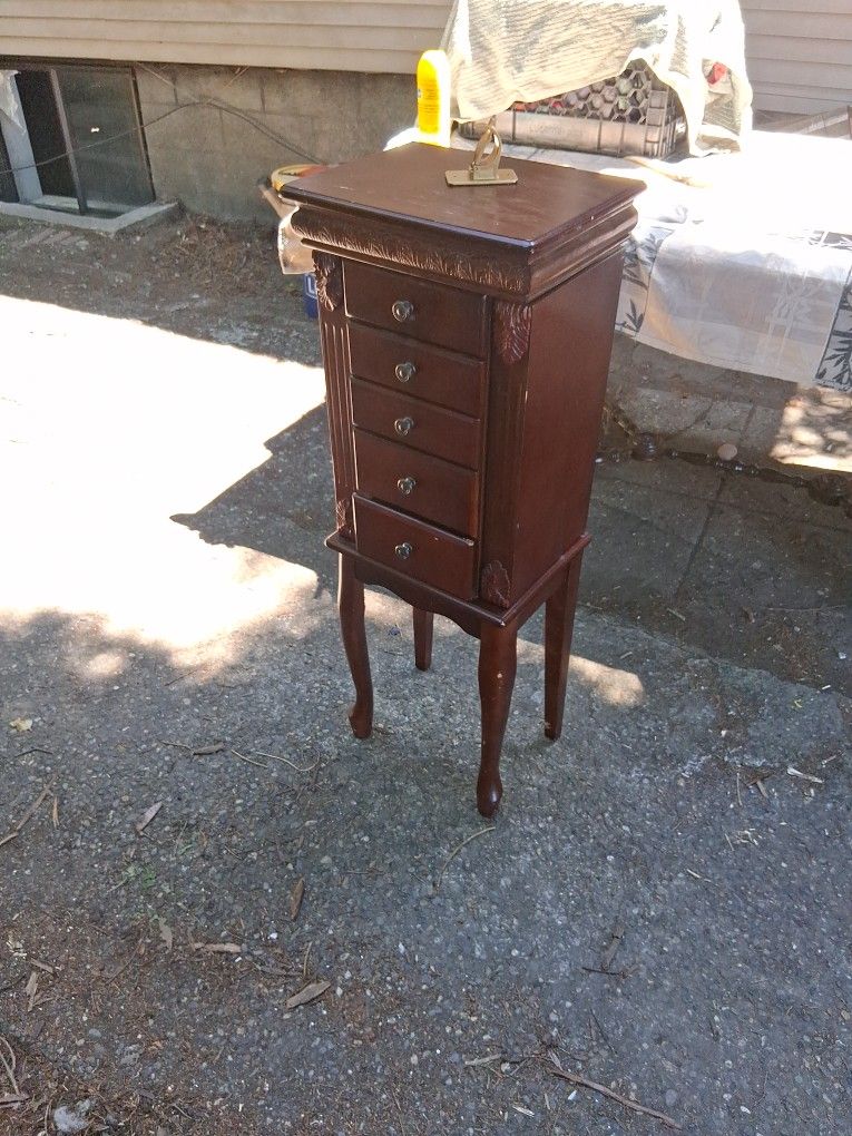 Powell Wylie Traditional Wood Lined Drawers Jewelry Armorie.