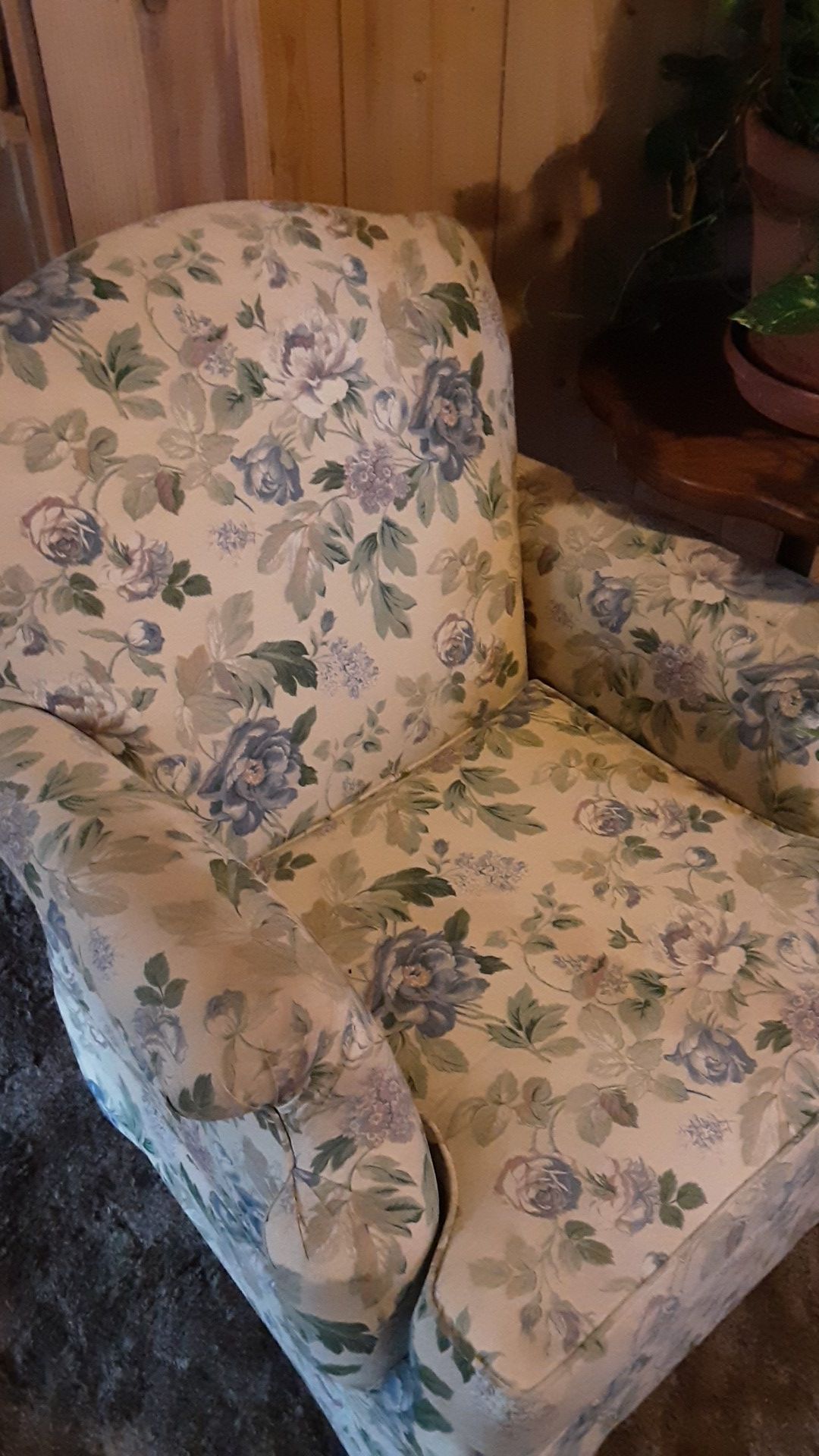 Pair of Broyhill chairs matching set