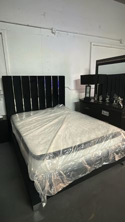 Cheap Queen bed in black