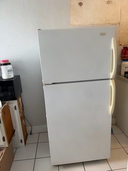 Magic Chef Top Freezer Refrigerator – Works Great!