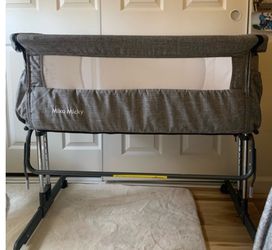 Mika micky bassinet bedside