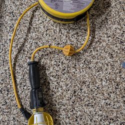 Retractable pull down 25' extension light