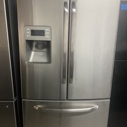 refrigerator. GE 3 French doors in very good condition