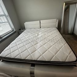 Kink size + mattress + base