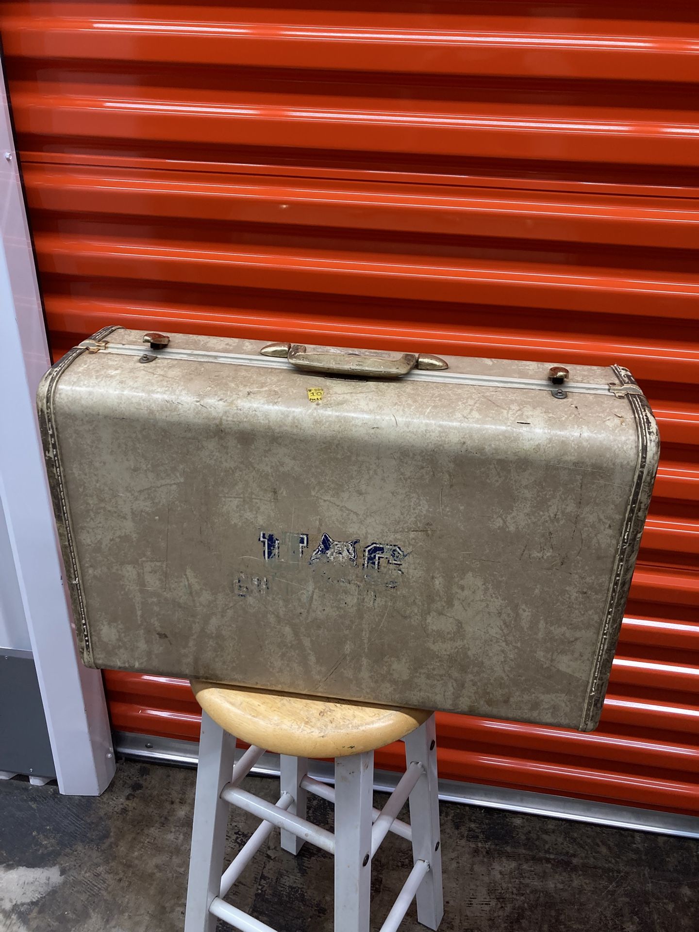 Vintage UCONN Samsonite Suitcase