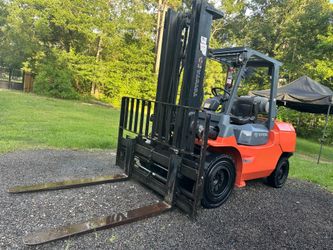LOW HOURS Toyota 10,000 lbs capacity Forklift
