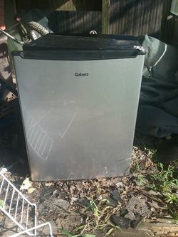 Galanz mini fridge with freezer