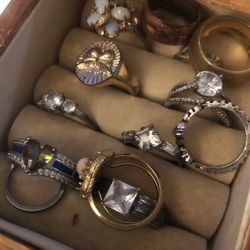 Lots Of Miscellaneous Jewelry 