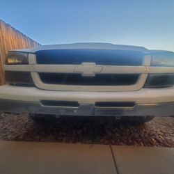 2005 Chevy SILVERADO 1500 RWD 48KMILES ON NEW ENGINE.