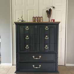 Dresser / Chest Of Drawers