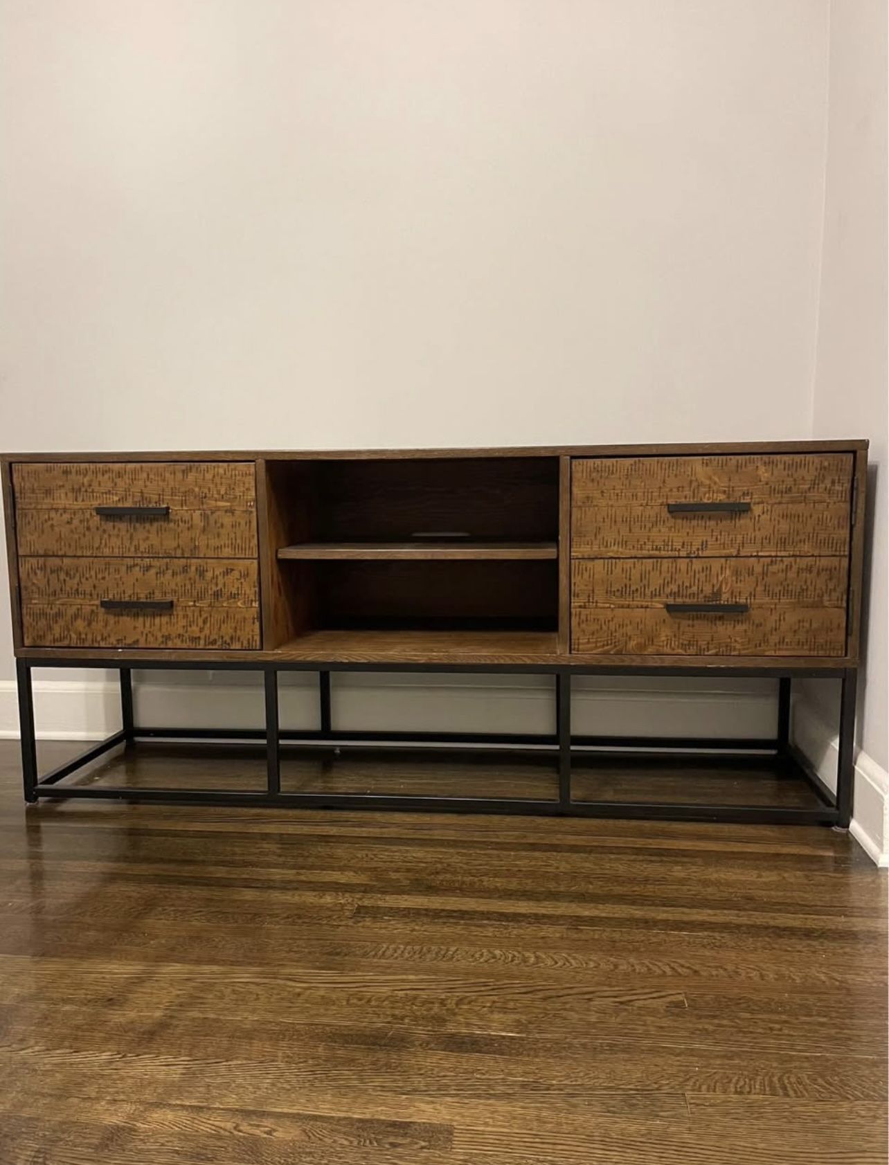 Wooden Console table in VERY GOOD CONDITION!