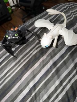Spin Master How to Train Your Dragon Toothless & Light Fury 2018
