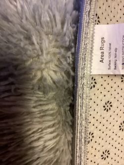 Area rug 5’6” x7’6”