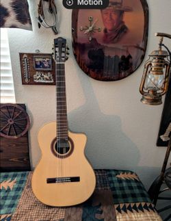 Cordoba GK studio negra electric guitar.