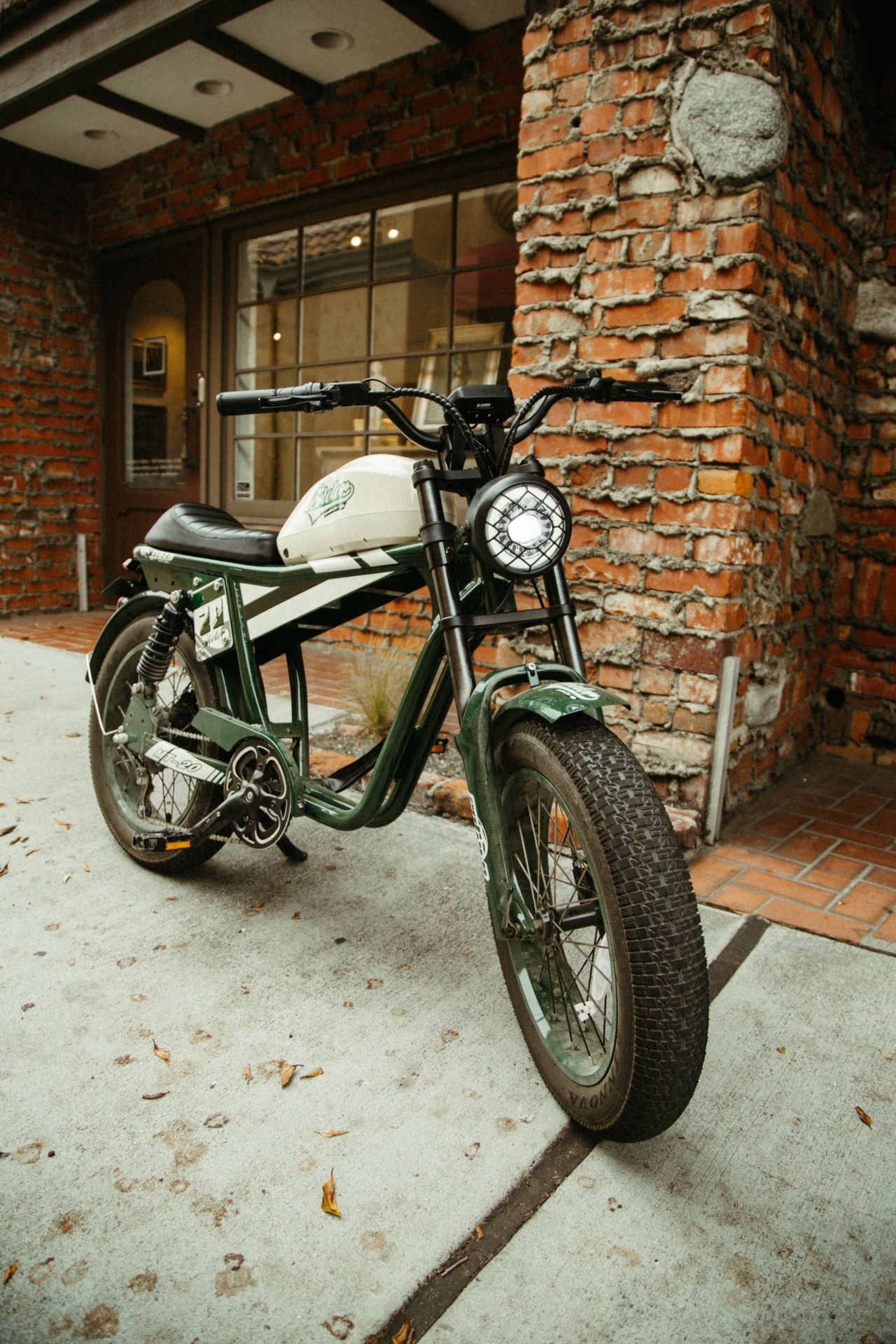 Green Retro Style E-bike - 15ah Qiolor Tiger In Green And Cream | Like New