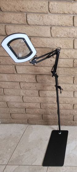 Magnifying LED Lamp Freestanding