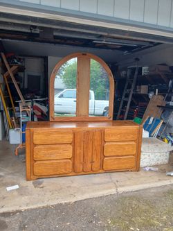 Stanley oak vanity dresser
