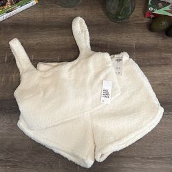 Hollister (Gilly Hicks) Two Piece Sherpa Lounge Set $20 