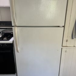Frigidaire Fridge - Works Great - No Frost Freezer
