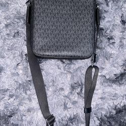 Micheal Kors Flight Bag