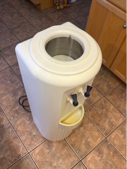 Water tower dispenser
