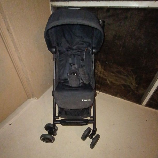 Ultra Compact Stroller - Black maxi cosi Super Deal!