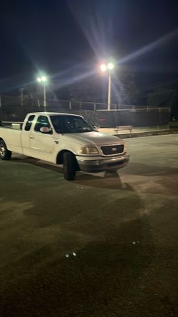 Ford F150 v8 triton Lariat crew cab 1500$$