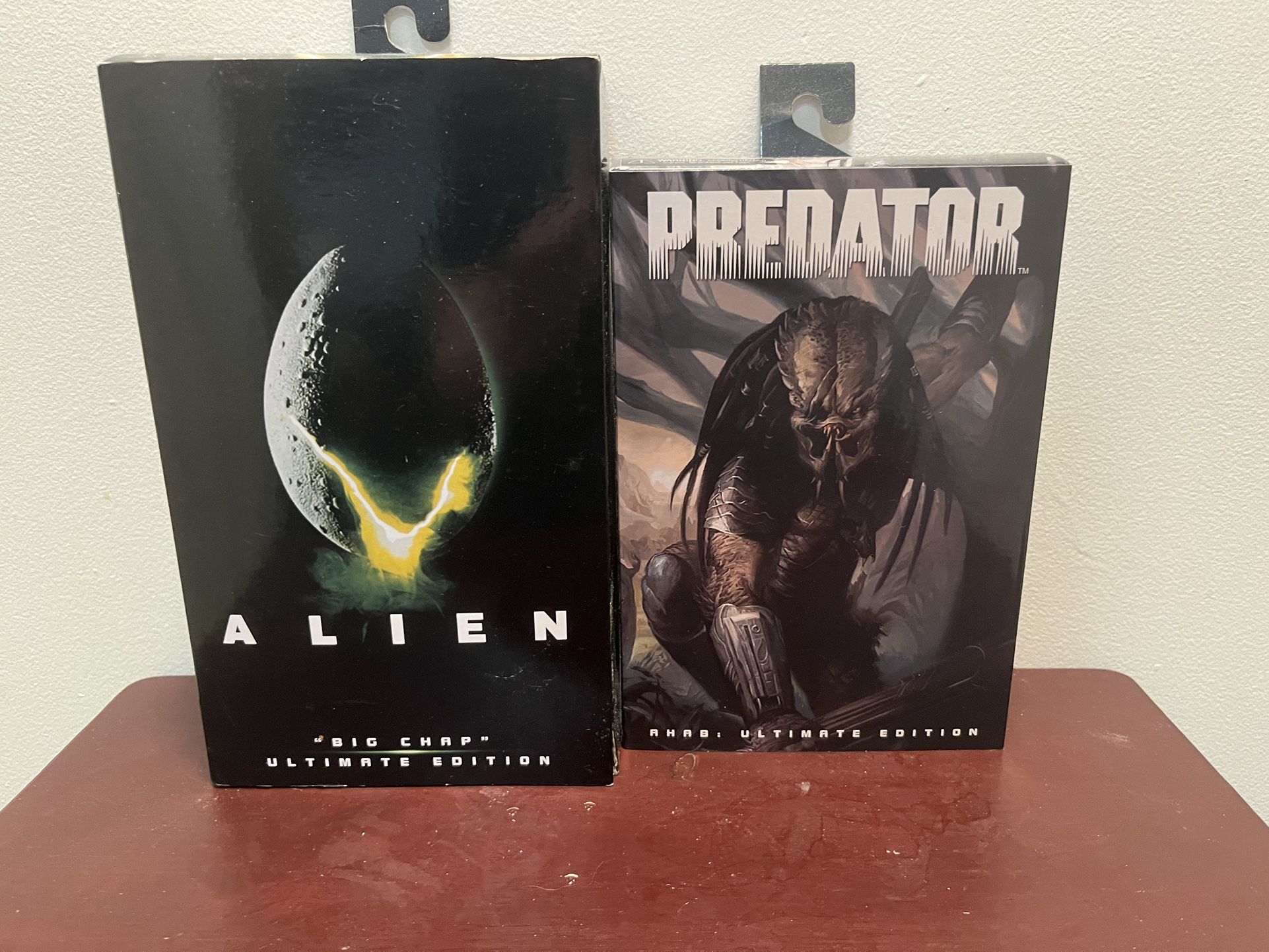 HORROR NECA LOT [16 Figures] (Michael Myers, Pennywise, Chucky, Leatherface, Predator, Alien, Sam, Ghostface, Annabelle, Megan, Etc)