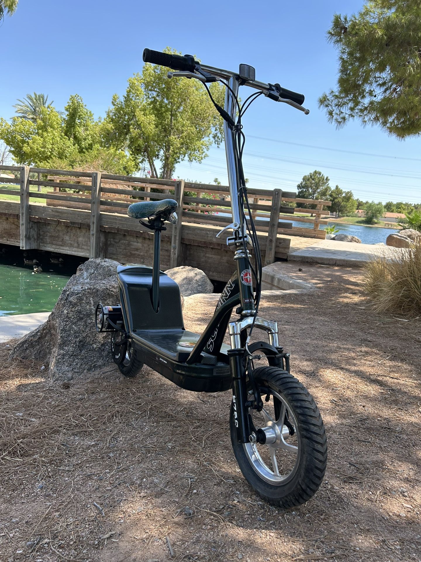 SCHWINN S750 36v electric scooter w/full suspension
