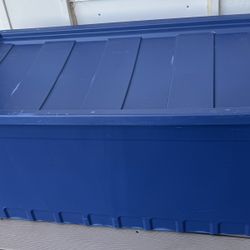 Rubbermaid Storage Bin