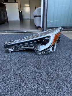 Toyota Corolla 2023-2025 headlight driver side